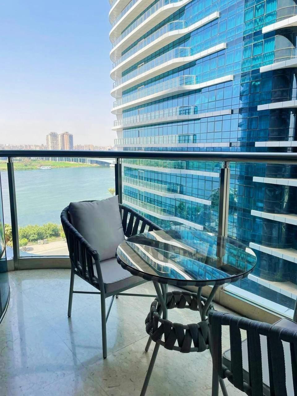 - كورنيش المعادي تاور ريزيدنت Apartment *